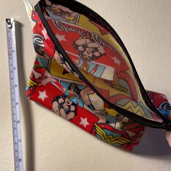 Wonder Woman zip pouch - Picture 7 of 7
